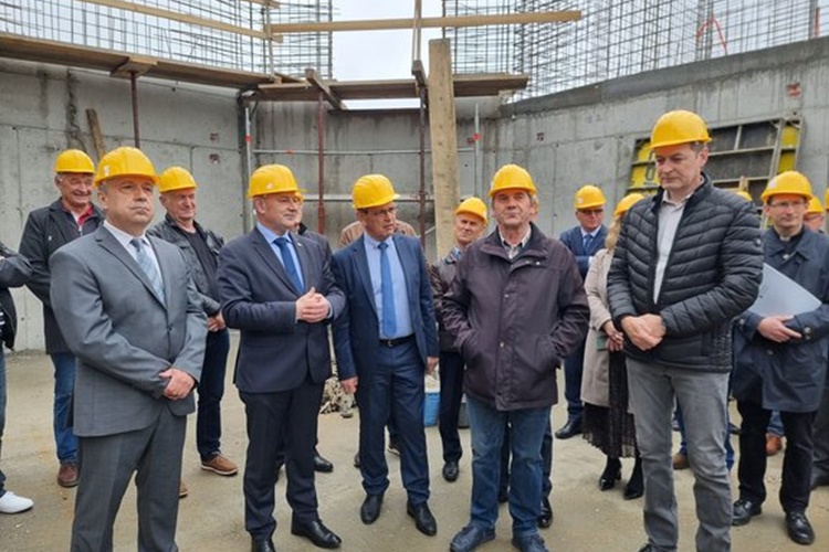 Zagrebačka županija osigurala 10,2 milijuna kuna za gradnju nove crkve u Kravarskom stradale u potresu