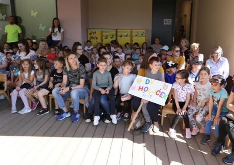 Mališani iz 30 vrtića Krapinsko – zagorske županije sudjelovali u akciji “Promet nije šala ni opasnost mala” – kroz igru učili o ponašanju u prometu
