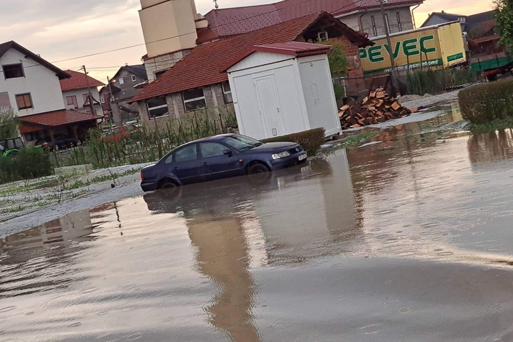 NARANČASTO UPOZORENJE za sjever Hrvatske: Čeka nas nova tuča, munje, bujične poplave i velike štete – osigurajte imovinu na vrijeme!