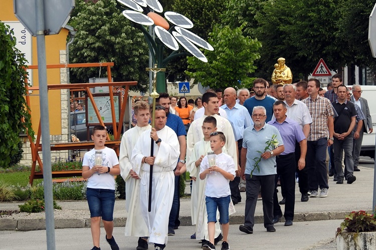 Vrhunac „Antunova v Marofu” na sam Dan Grada i njegova zaštitnika obilježen svečanom procesijom, blagoslovom djece i svetom misom