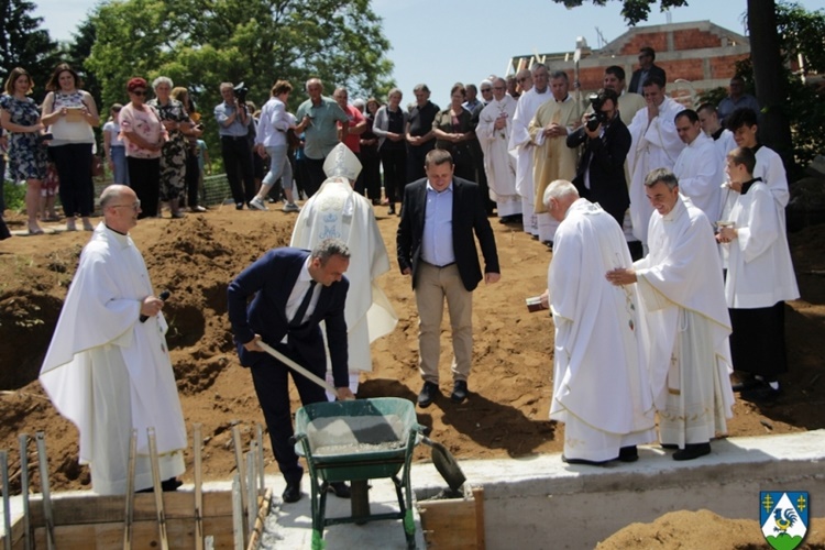 Položen kamen temeljac budućeg Doma za starije u Molvama – Ljubić: Deset milijuna kuna u pravim je rukama