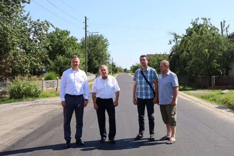 Župan Marušić obišao novoasfaltiranu cestu od Velike Trnovitice do Male Mlinske; vrijednost radova iznosi 2,2 milijuna kuna