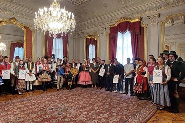 GRAD ZAGREB Prijem za sudionike i organizatora 56. Međunarodne smotre folklora – na smotri sudjelovalo 530 folkloraša u dobi od 8 do 86 godina!