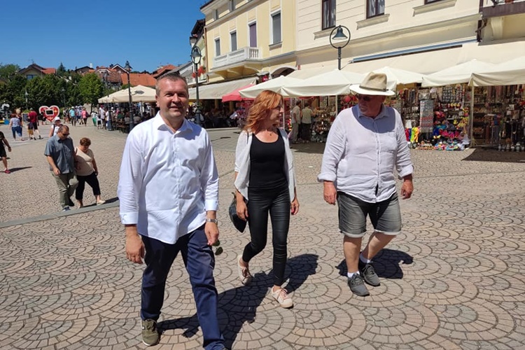 Brojni Varaždinci na tradicionalnom 333. zavjetnom hodočašću u Mariju Bistricu, župan i gradonačelnik pridružili se vjernicima