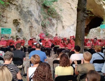 U prekrasnom ambijentu Starog grada održan tradicionalni Ljetni koncert Gradskog puhačkog orkestra Krapina