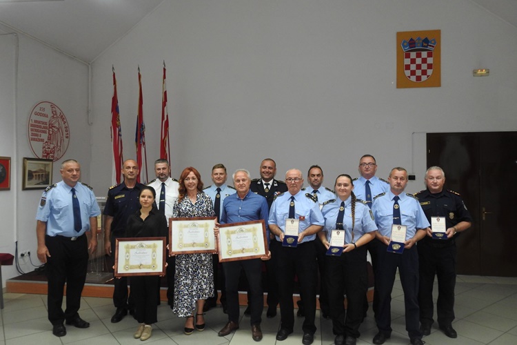 Vatrogascima Varaždinske županije uručena priznanja za sanaciju posljedica potresa i spašavanja unesrećenih Poljaka iz autobusa