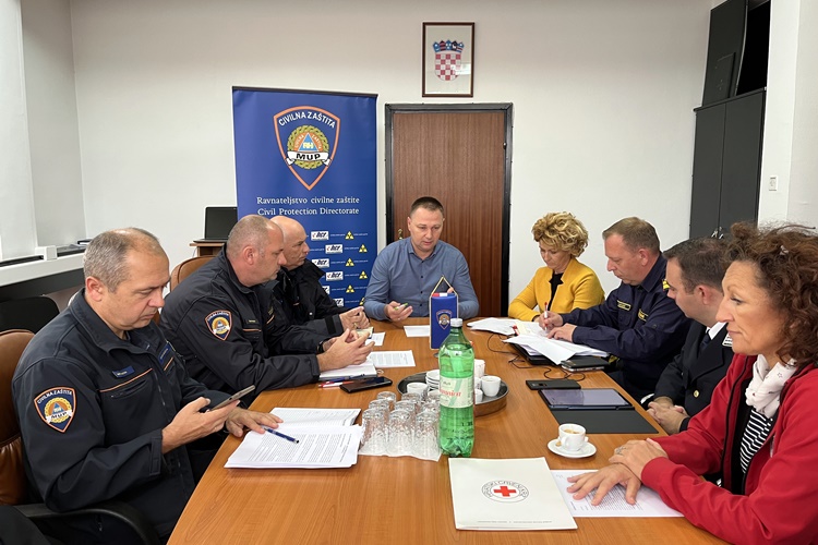 Vatrogasci u Bjelovarsko-bilogorskoj županiji imali više od 350 intervencija, na terenu i HGSS i Crveni križ – sutra stiže i ministrica Vučković