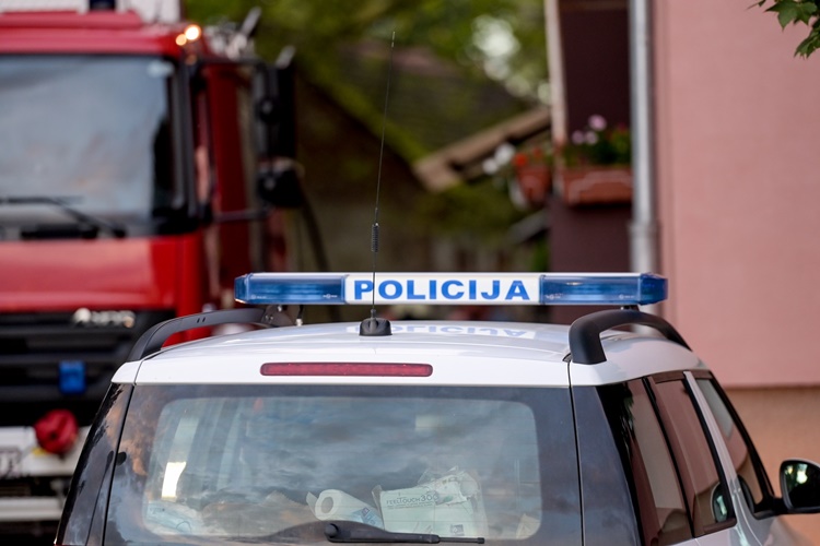 Snažna eksplozija u glavnom gradu uznemirila Zagrepčane: vatrogasci iz plamtećeg stana spasili ženu