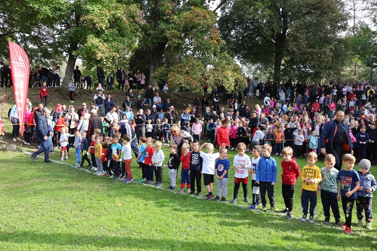 FOTO Osmijeha u Čakovcu nije nedostajalo – Dječji Jesenski kros okupio brojne male zaljubljenike u trčanje