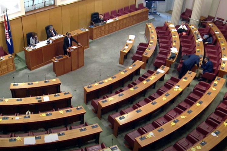 Neviđena ‘gužva’ u Hrvatskom saboru: Samo par zastupnika na raspravi