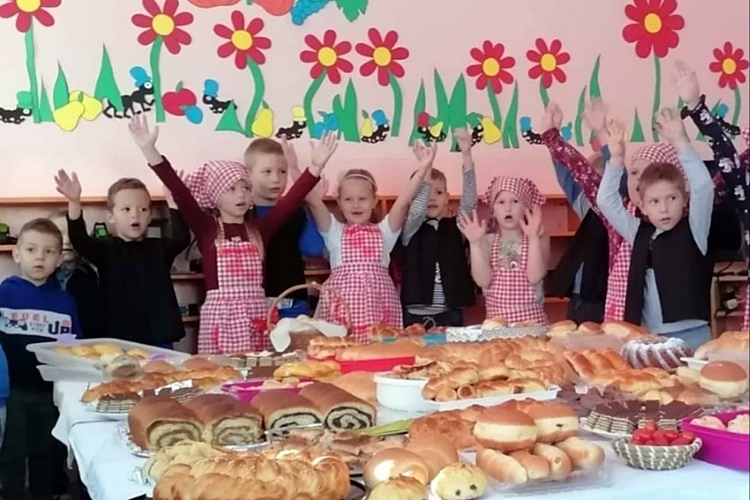 „Ruke mijem, brašno sijem, kapica na glavi”: Lepoglavski mališani obilježili Dane kruha