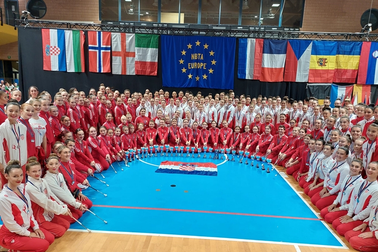 VELIK USPJEH Međimurske mažoretkinje ‘pobrale’ čak sedam medalja u Italiji! Posavec: Naše cure na najbolji mogući način predstavile Međimurje u Europi