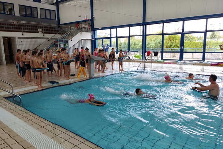 HRVATSKA PLIVA Više od 70 osnovnoškolaca Varaždinske županije naučilo plivati – educirali se o fair playu i prevenciji nasilja