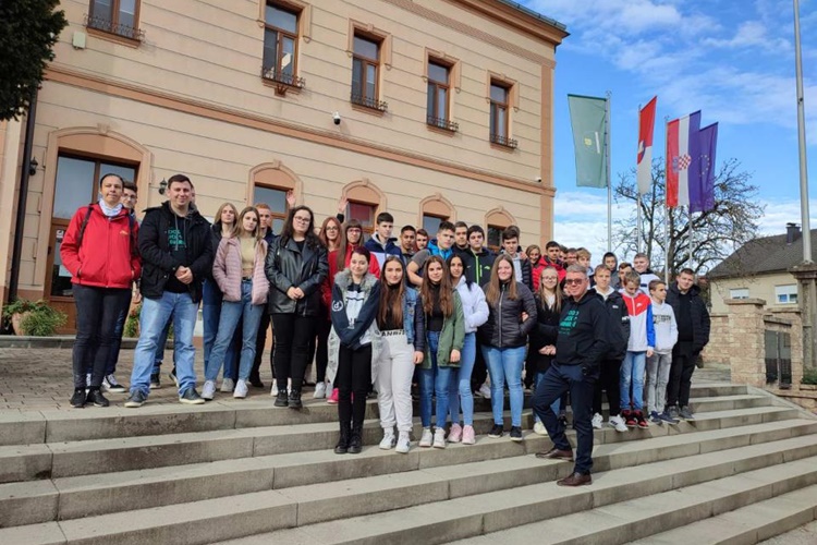 Partneri i učenici iz Mađarske oduševljeni turističkim atrakcijama na putovima rudara