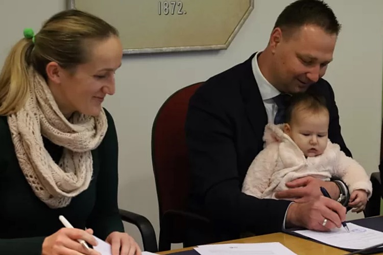 BBŽ Dobar odaziv za isplatu subvencija liječnicima i medicinskom osoblju – na potpisivanje ugovora stigla i majka s bebom