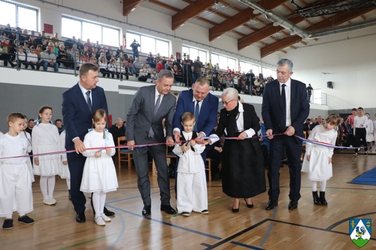 Župan Koren svečano otvorio novo školsku sportsku dvoranu vrijednu gotovo 15 milijuna kuna!