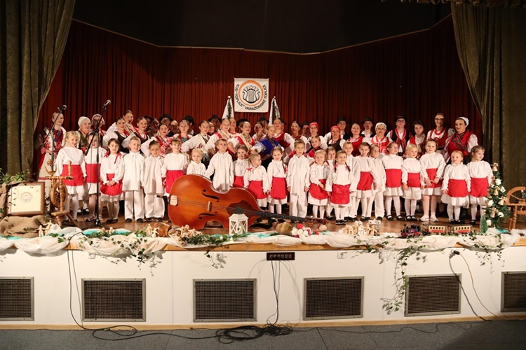 KUD Toplice održao godišnji koncert – Gradonačelnica Ratković: Oduševljena sam, nakon dugo vremena, dvorana je bila ispunjena do posljednjeg mjesta!