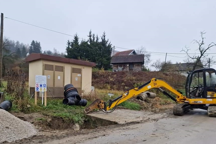 U općini Dubravica radi se sve u 16: krenula rekonstrukcija Kumrovečke ceste izgradnjom nogostupa