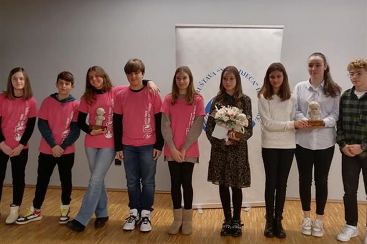 Mala borkinja za dječja prava i pomoć vršnjacima – Radobojčanka Magdalena Tepuš dobitnica je  godišnje nagrade „Emil Paravina“