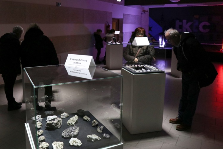 Više od 400 posjetitelja u Noći muzeja razgledalo izložbu “Svijet poludragog kamenja” u Lepoglavi