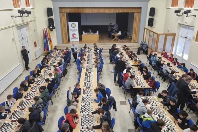 Čak 160 mladih šahista okupilo se na međunarodnom šahovskom turniru u Virju – najuspješniji koprivnički osnovnoškolci