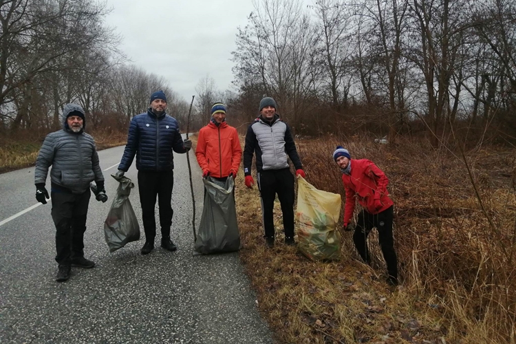Usprkos hladnoći i jakom vjetru članice i članovi TK Marathon 95 očistili punu dionicu od 5 kilometara za nadolazeću utrku