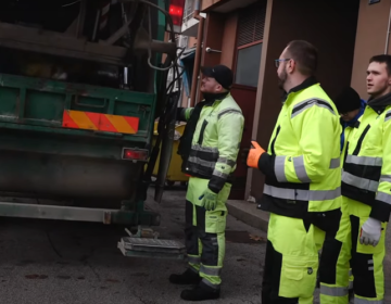 Tomašević obukao žuto odijelo i zajedno s radnicima čistio smeće u Zagrebu, automobili mu trubili