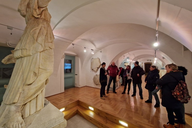 Zavičajni muzej Varaždinske Toplice 18. godinu zaredom otvorio vrata posjetiteljima – uz besplatni razgled, ovogodišnja Noć muzeja u duhu starog Rima