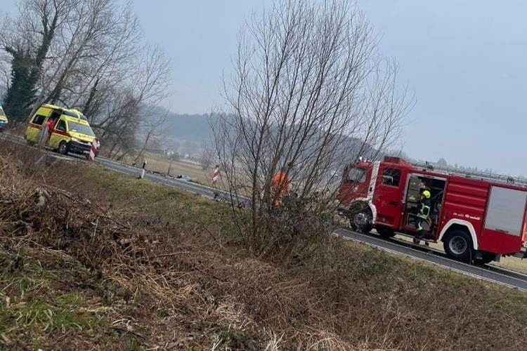 Teška prometna u Dubrovčanu – U sudaru triju automobila četvero ozlijeđenih