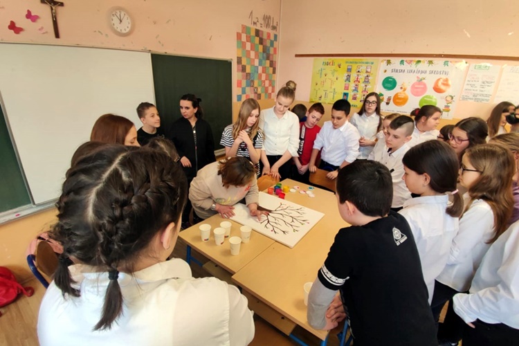 Osnovna škola Svibovec u hvalevrijednom projektu: u suradnji s Udrugom Ludbreško Sunce osnovnoškolci uče kako pružiti podršku djeci s teškoćama u razvoju