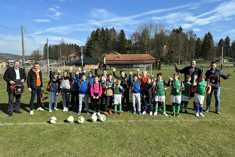 HNS-ovci uručili vrijednu donaciju najmlađim nogometašima Nogometnog centra Lepoglava – Klenovnik