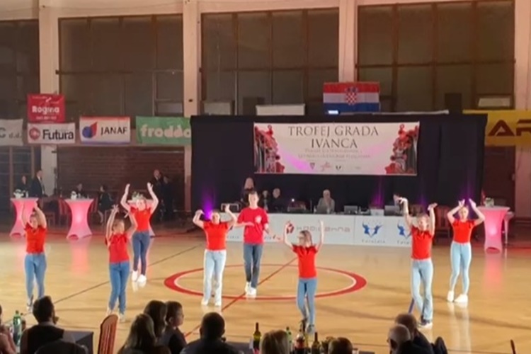 Članovi PK Takt iz Sračinca odličnim su se nastupom po prvi put predstavili publici u Ivancu