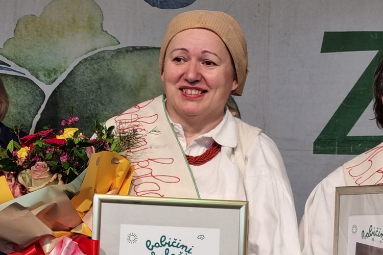 Babičini kolači i iduće godine u Krapini jer i ovogodišnja je pobjednica Krapinčanka – pobjedničku Zagorkinu tortu pripremila je Branka Čaušević