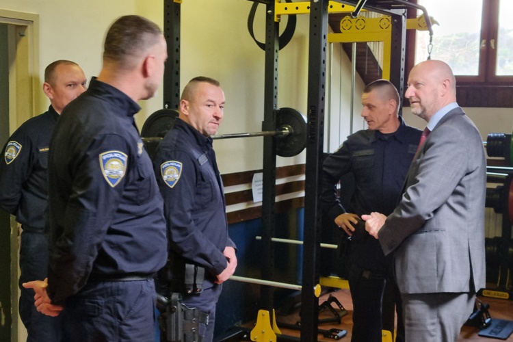 Krapinsko – zagorska županija donirala Interventnoj jedinici policije Zlatar opremu vrijednu 11,5 tisuća eura