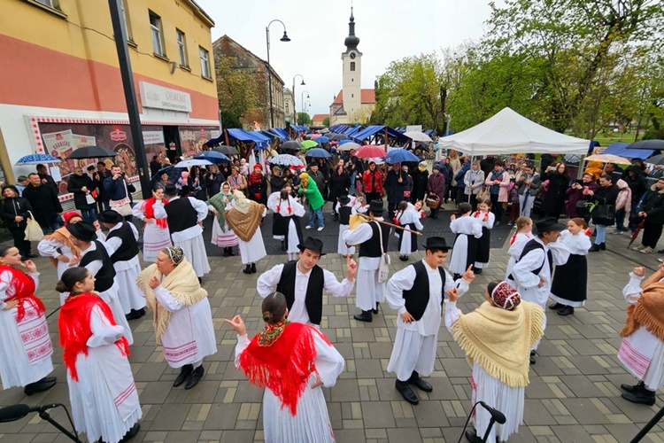 VELIKA FOTOGALERIJA: Na manifestaciji „Tradicija naših starih” predstavljena sva bogatstva Koprivničko-križevačke županije, pogledajte kako je bilo