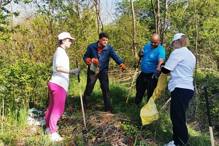 Volonterska akcija čišćenja obale rijeke Drave privukla velik broj Varaždinaca!