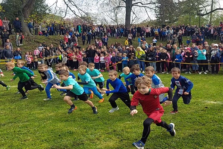 FOTO: Jedna od najmasovnijih sportskih aktivnosti u Međimurju, kros za vrtićarce i učenike, okupila stotine djece