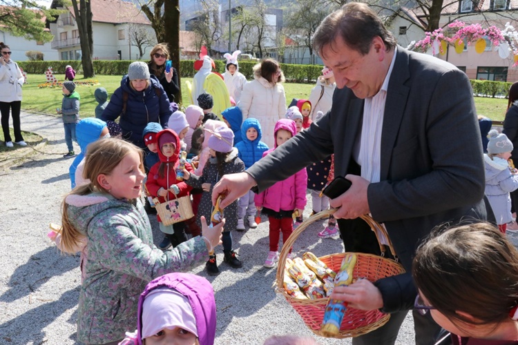 Lepoglavski mališani uspješno okončali potragu za uskrsnim pisanicama – gradonačelnik Škvarić nagradio ih za njihov trud