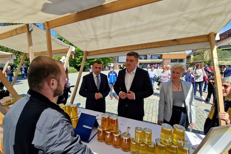 FOTO: Predsjednik Milanović stigao u Čakovec i u pratnji župana Posavca obišao sajam proizvoda međimurskih poljoprivrednika