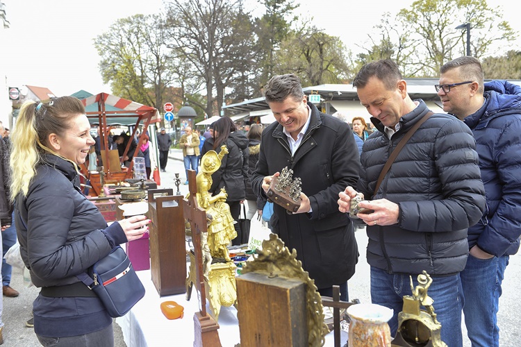 Varaždinski Sajam antikviteta okupio brojne ljubitelje starine – Bosilj: Ovaj će sajam postati tradicija