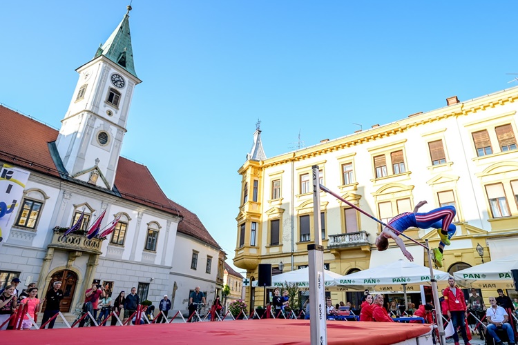 “Kraljica sportova” u srcu Varaždina! Ne propustite atletski miting “Korzo Jump”