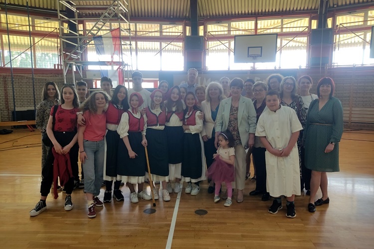 Toplička osnovna škola bogatim programom proslavila svoj dan