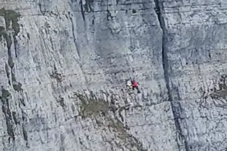 DRAMATIČNE SCENE Hrvatica satima visjela sa stijena planine, teško je ozlijeđena