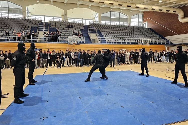 FOTO / VIDEO Dan otvorenih vrata međimurske policije: forenzičari i interventna policija zainteresirali stotine mladih