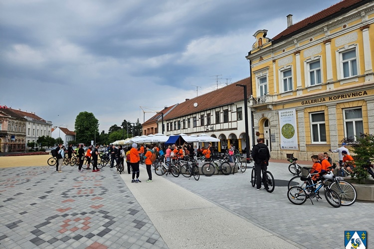 FOTO Humanitarna biciklijada „Biciklirajte s nama, biciklirajte za one koji ne mogu“ okupila brojne građane