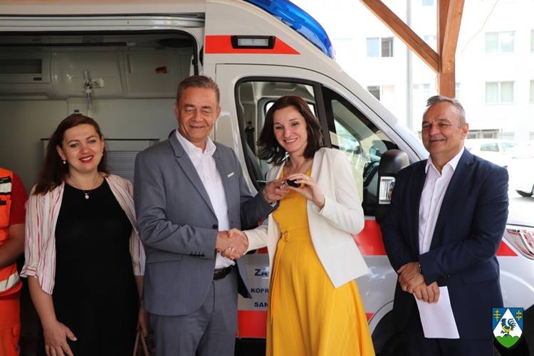Župan Koren Zavodu za hitnu medicinu predao dva nova sanitetska vozila vrijedna 165 tisuća eura