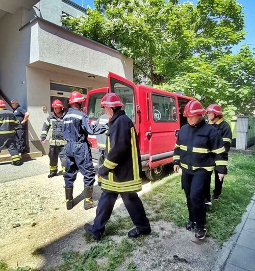 U varaždinskoj bolnici izvedena vatrogasna vježba – spašavali osobu iz poplavljenog podruma