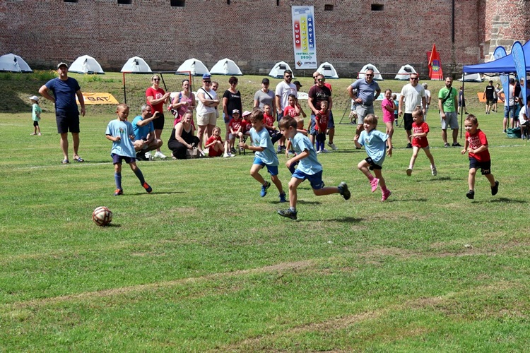 FOTO Čak 250 mališana iz 14 vrtića zaigralo nogomet kod Starog grada u Čakovcu