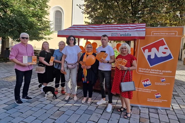 Ženska inicijativa Hrvatske narodne stranke u Varaždinu dijelila letke povodom Nacionalnog dana borbe protiv nasilja nad ženama