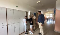 PETRIJANEC Učenike područne škole Nova Ves dočekali garderobni ormarići